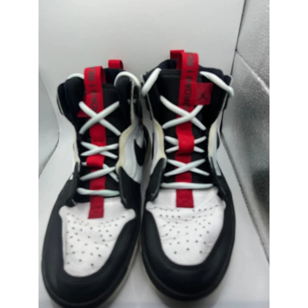 Nike Air Jordan 11 Retro High Top Sneakers Men's Size 8.5‎ Black White Red